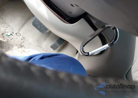 2003 Lincoln Town Car Executive z USA, uszkodzony, nr VIN 1LNHM81W23Y634095